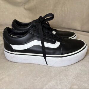Vans Ward Platform Black and White Sneakers